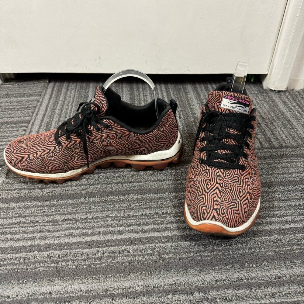 Skechers orange and black swirl air 2.0 tennis shoes.  Sz 9.